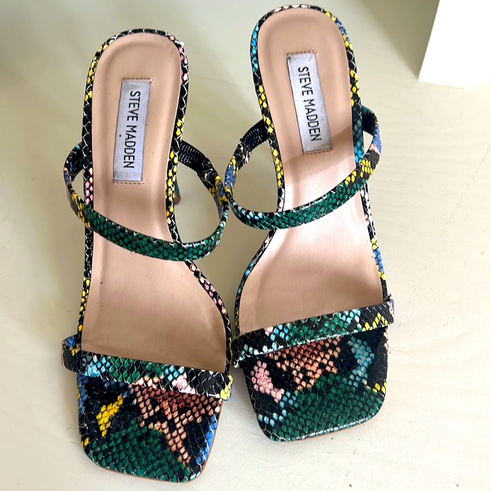 Colorful snakeskin Steve Madden heeled sandals 7.5